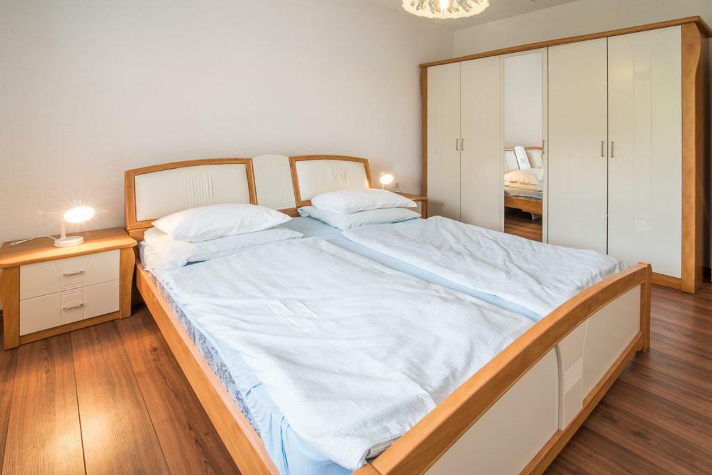 Beljan Apartments Кърк Екстериор снимка