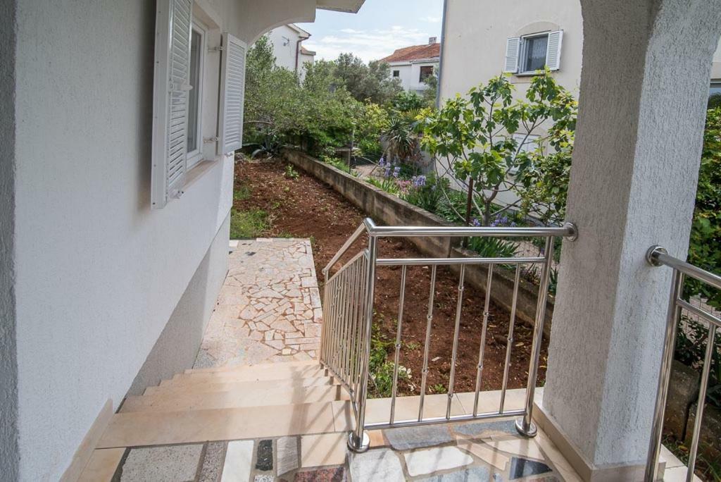 Beljan Apartments Кърк Екстериор снимка