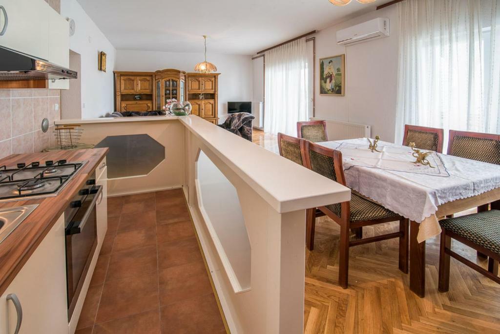 Beljan Apartments Кърк Екстериор снимка