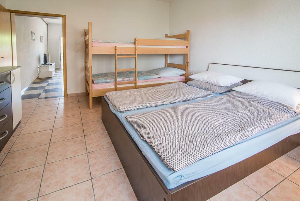 Beljan Apartments Кърк Екстериор снимка
