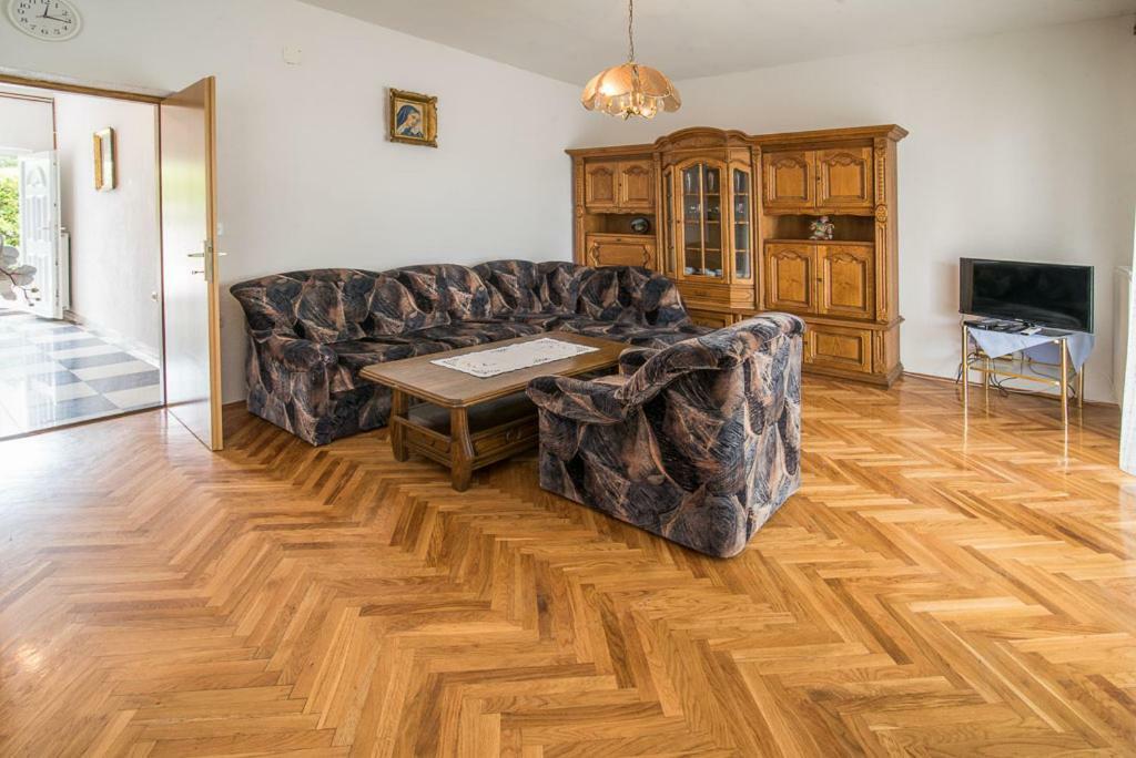 Beljan Apartments Кърк Екстериор снимка