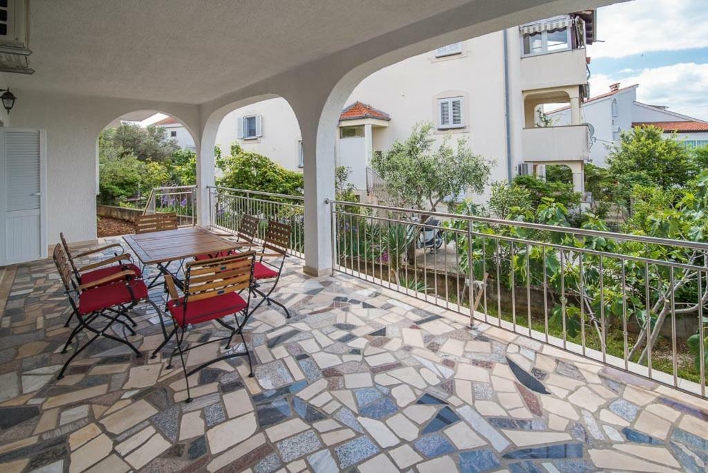 Beljan Apartments Кърк Екстериор снимка