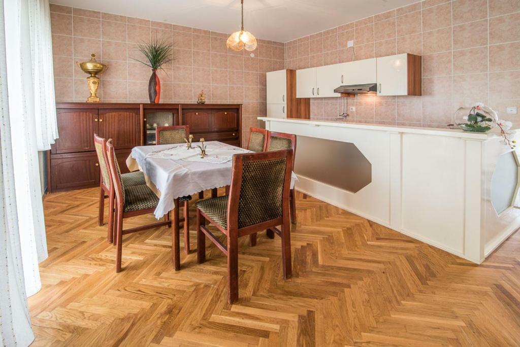 Beljan Apartments Кърк Екстериор снимка